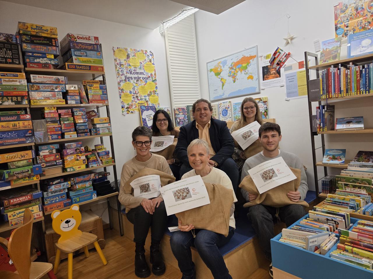 Übergabe e5-Medienpakete 19-12-2025